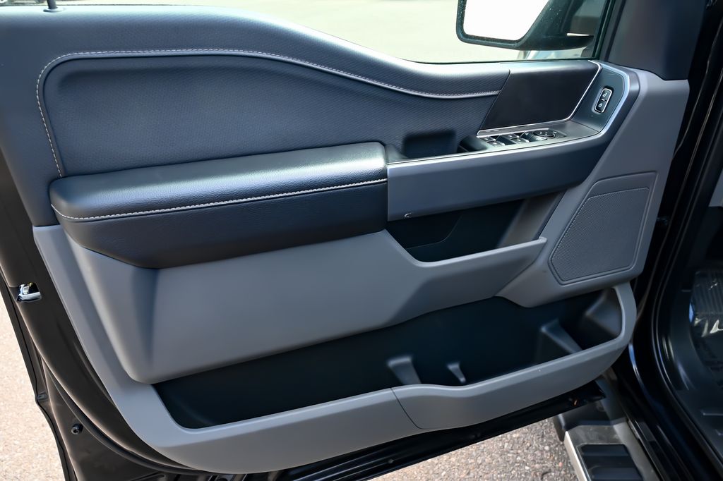 2025 Ford F-150 XLT - Photo 12