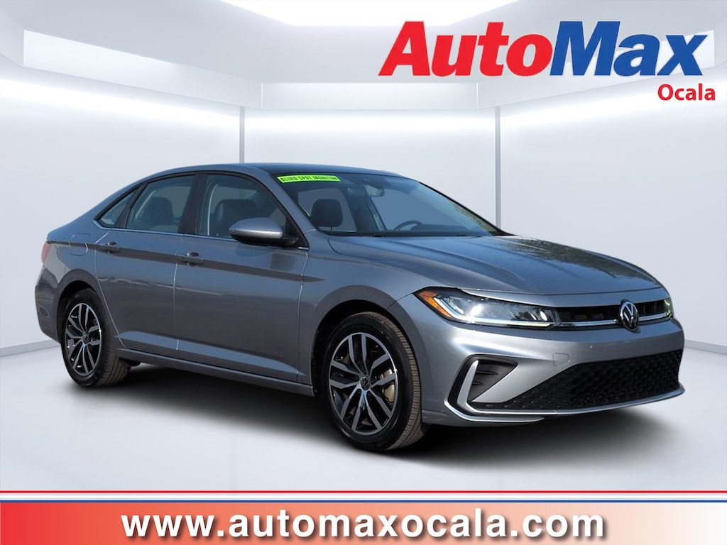 Used 2025 Volkswagen Jetta SE SE Auto