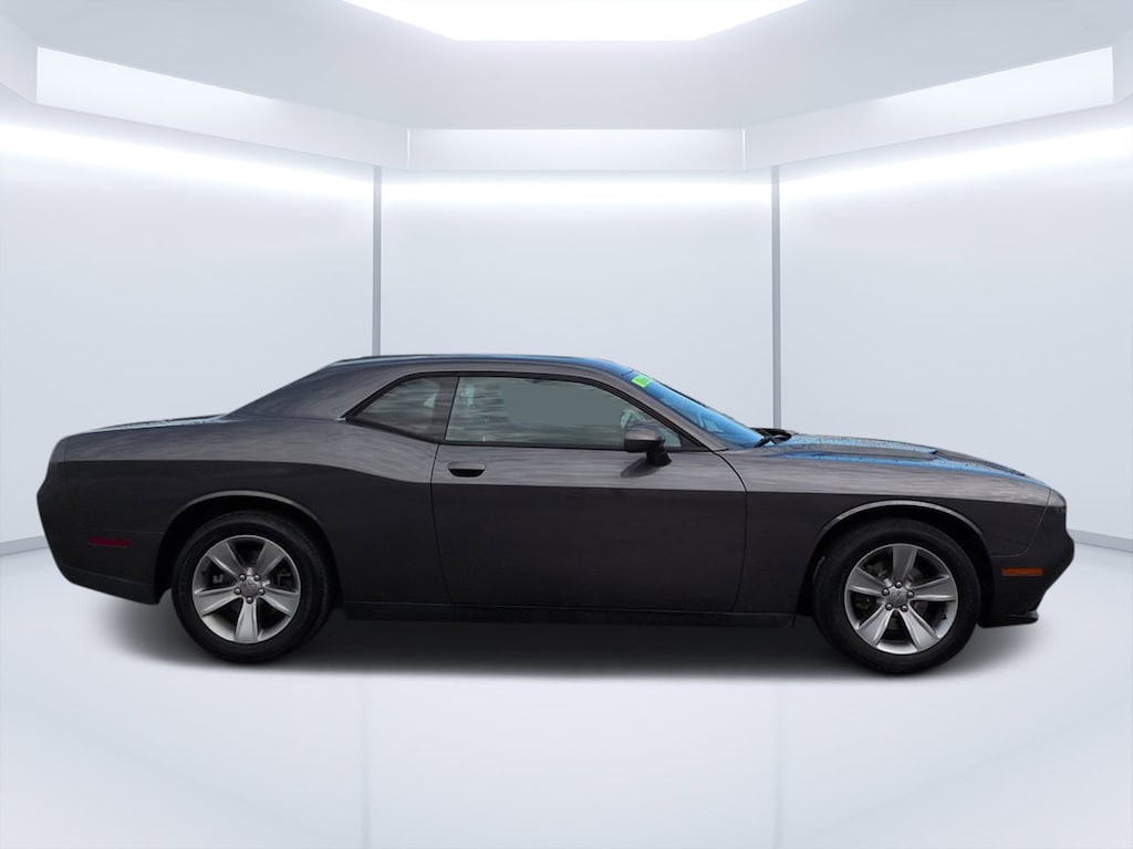 Used 2016 Dodge Challenger SXT Coupe