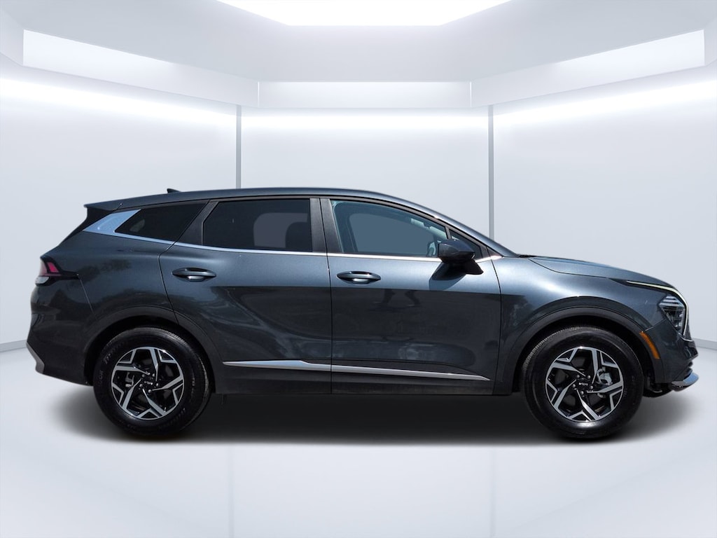 Used 2025 Kia Sportage LX SUV