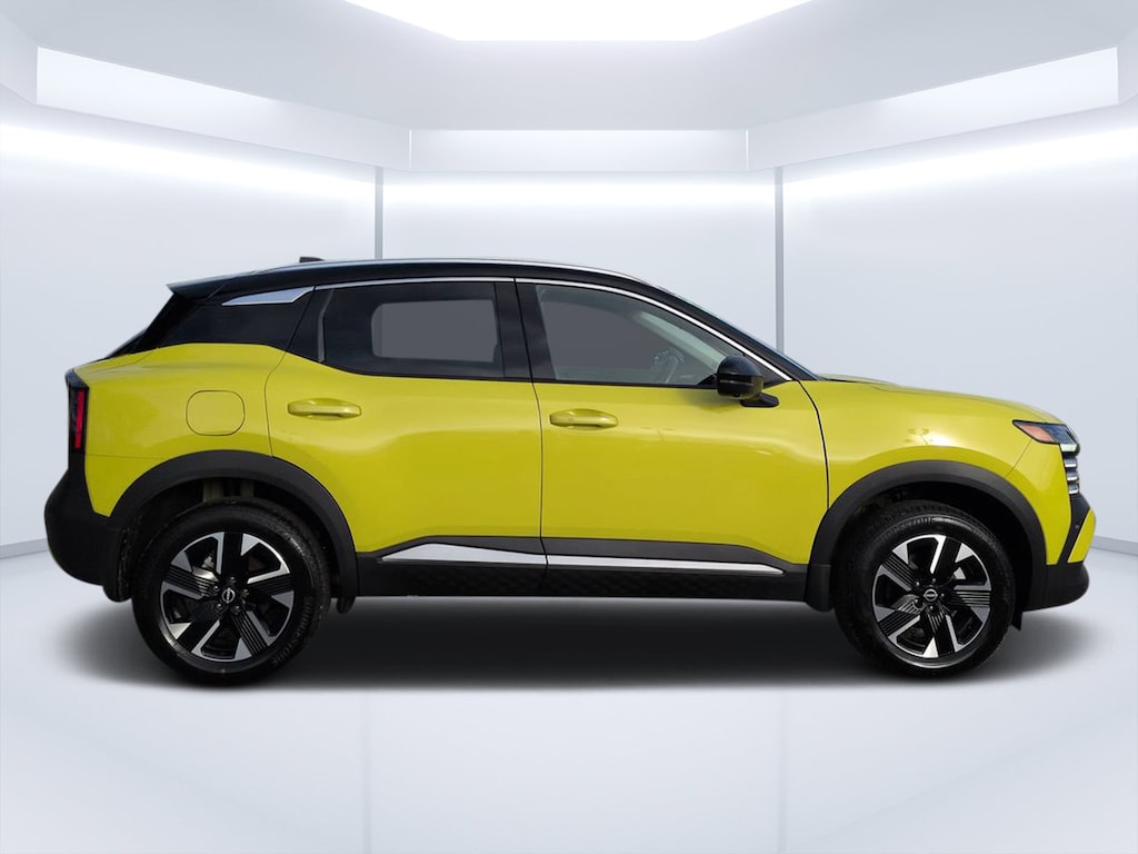 Used 2025 Nissan Kicks SR SUV