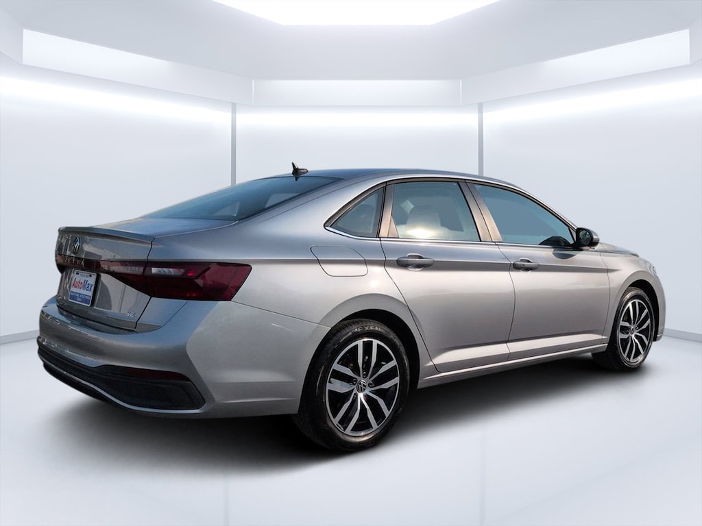 Used 2025 Volkswagen Jetta SE SE Auto