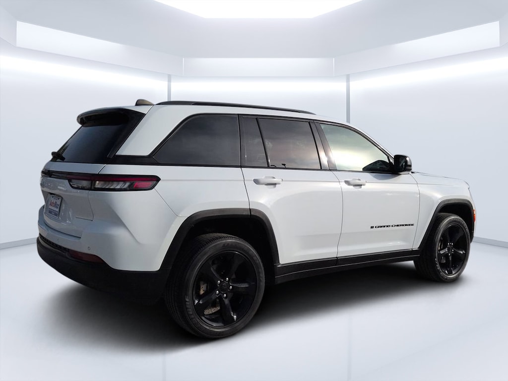 Used 2024 Jeep Grand Cherokee Altitude SUV