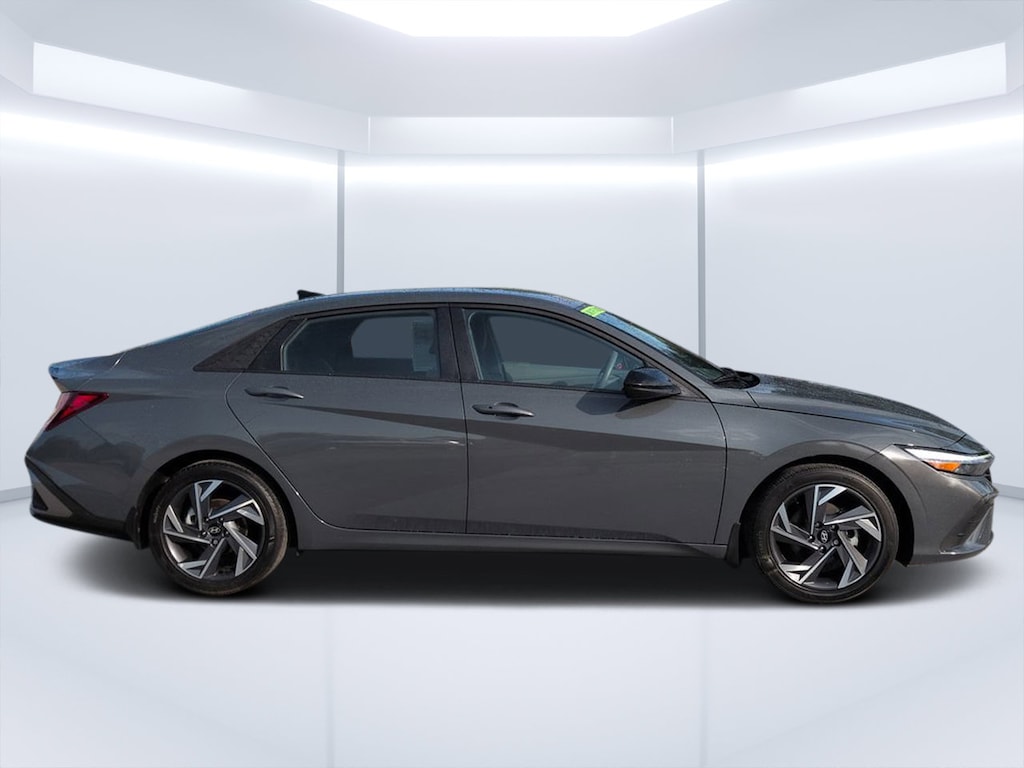 Used 2025 Hyundai Elantra SEL Sport Sedan