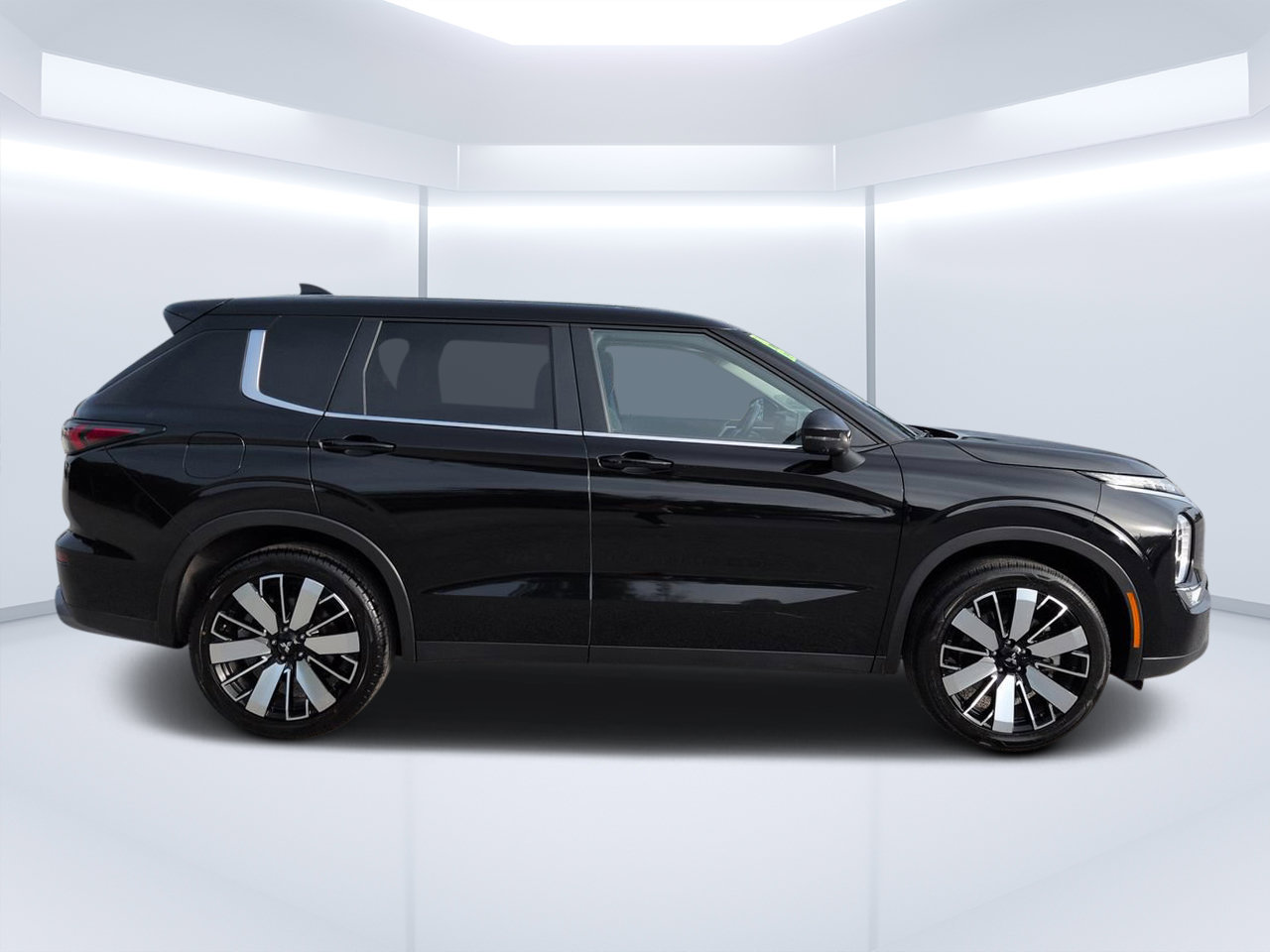 Used 2025 Mitsubishi Outlander SE SE FWD