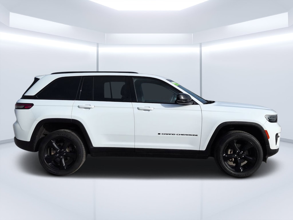 Used 2024 Jeep Grand Cherokee Altitude SUV