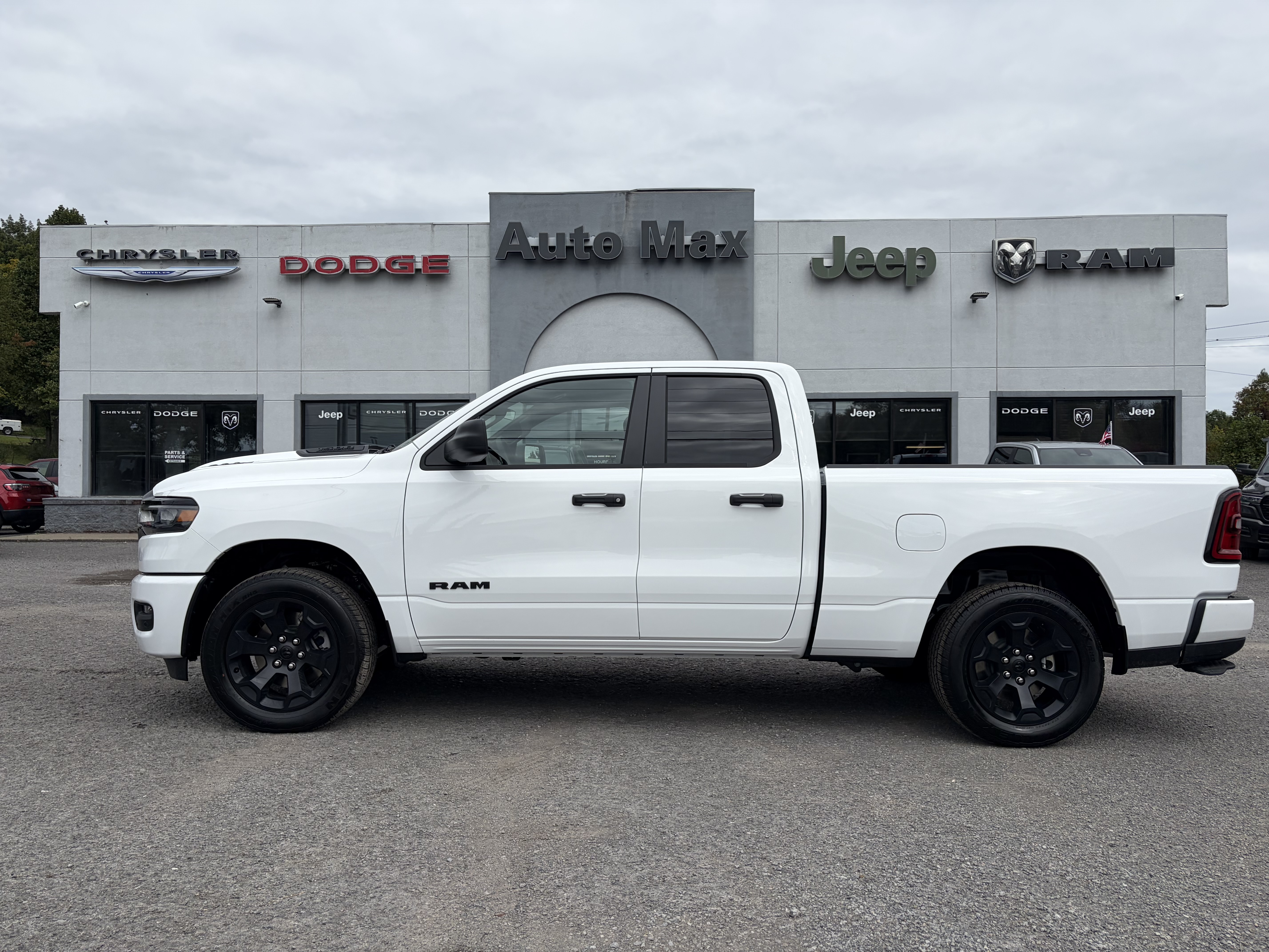 2027 Ram 1500 TRADESMAN CREW CAB 4X4 5'7 BOX Pickup