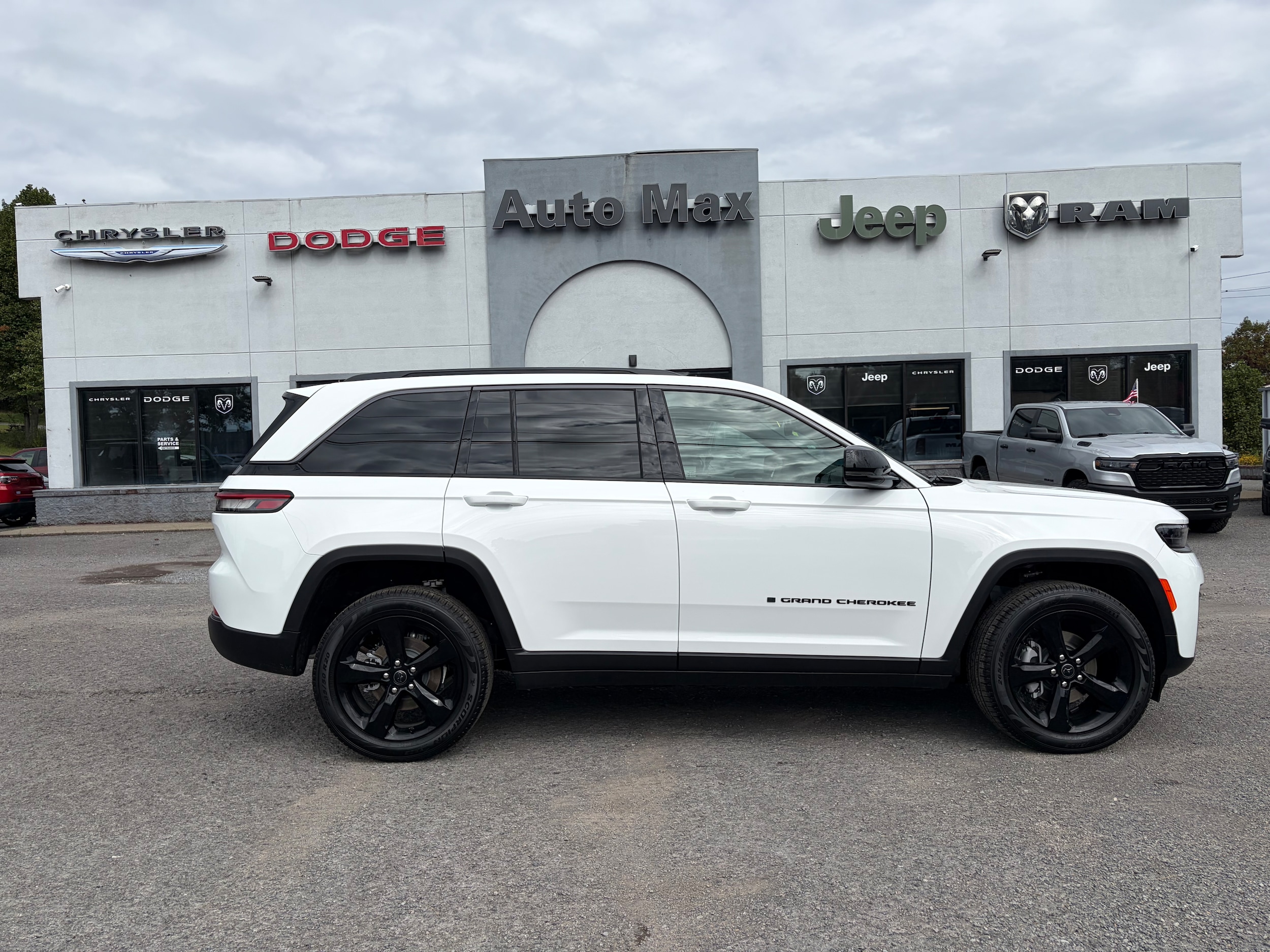 2027 Jeep Grand Cherokee L Limited Reserve