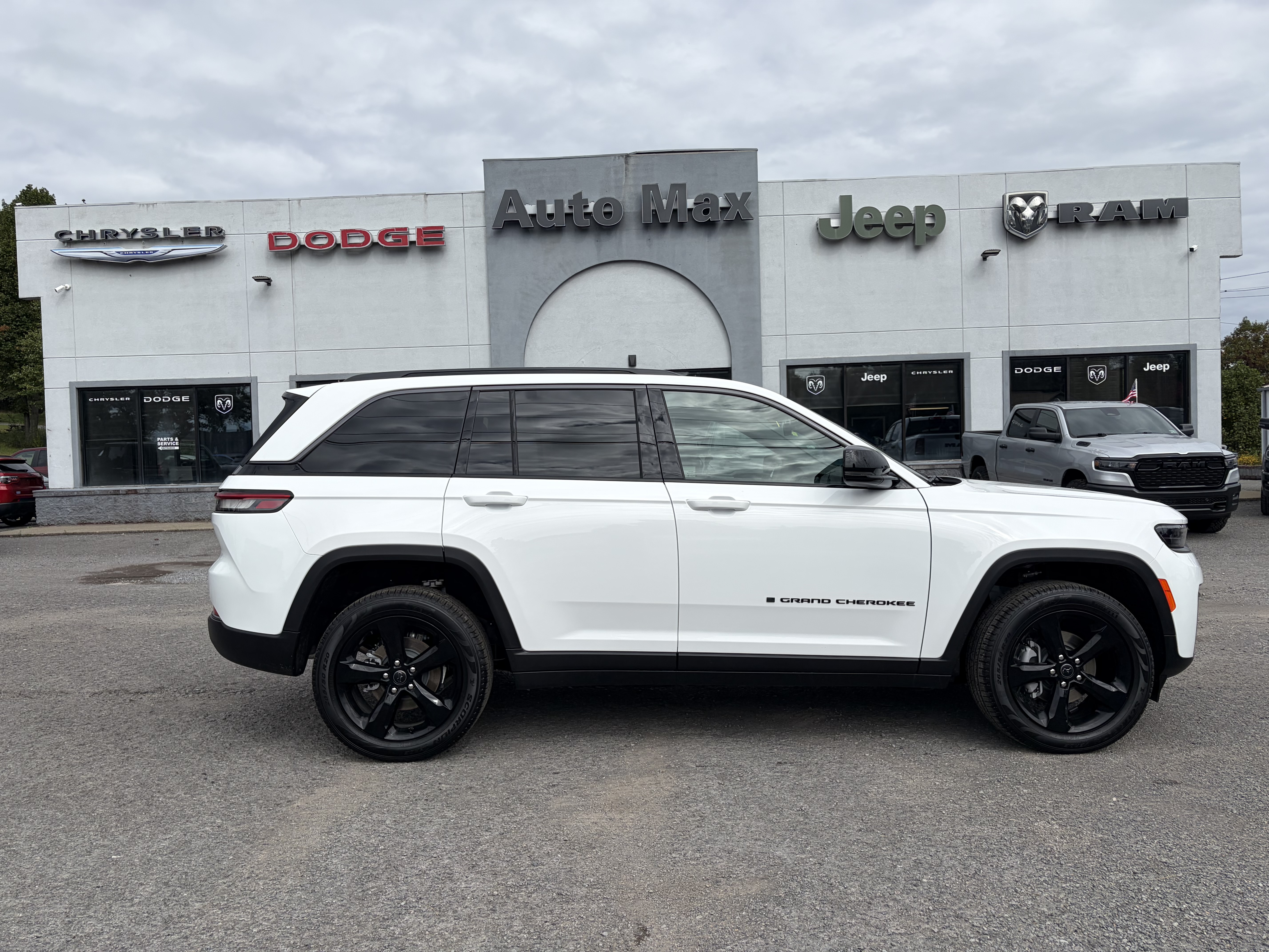 New 2027 Jeep Grand Cherokee L LIMITED RESERVE 4X4 Sport Utility