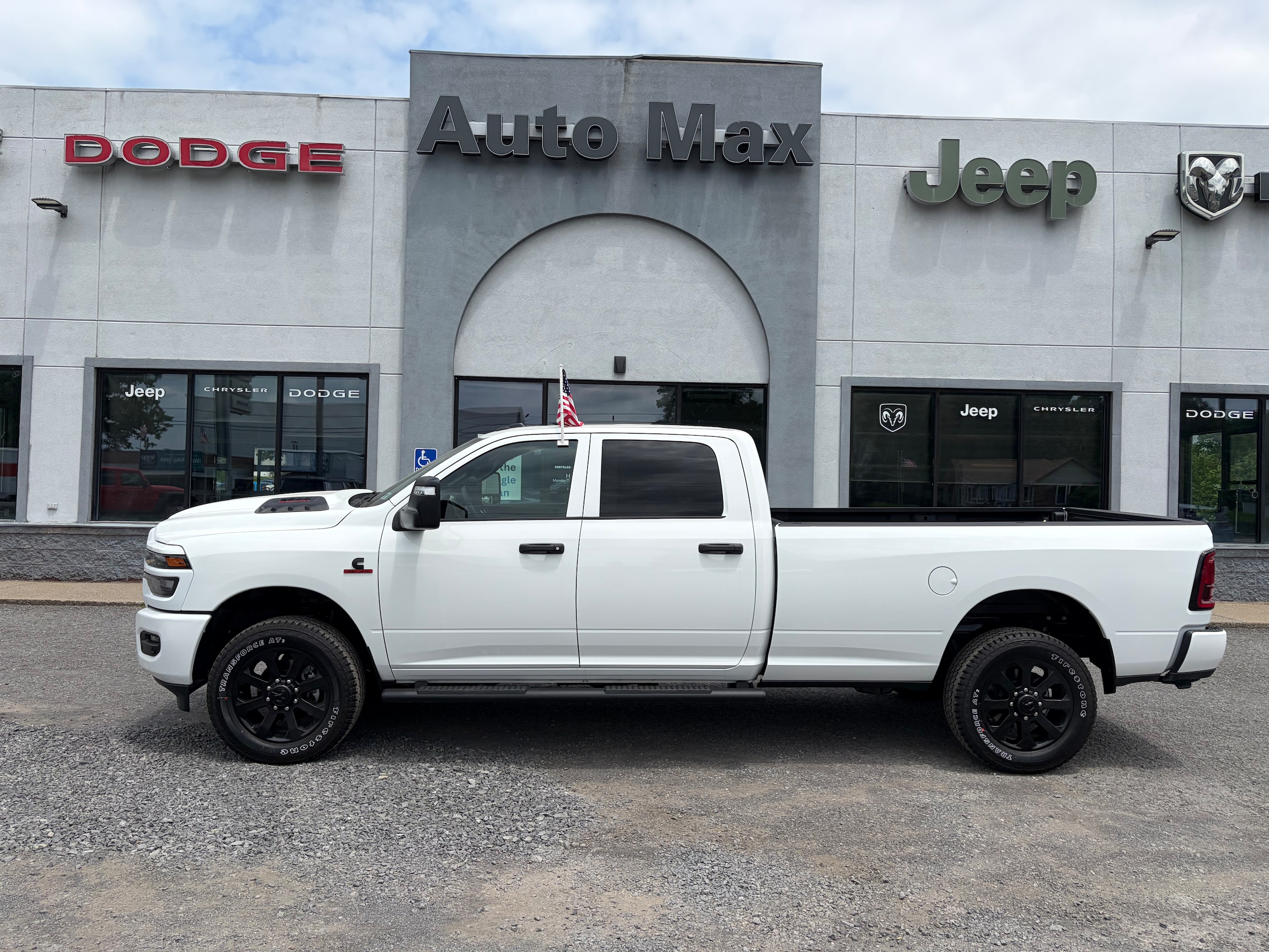 2026 RAM 2500 Pickup Tradesman/Black Express
