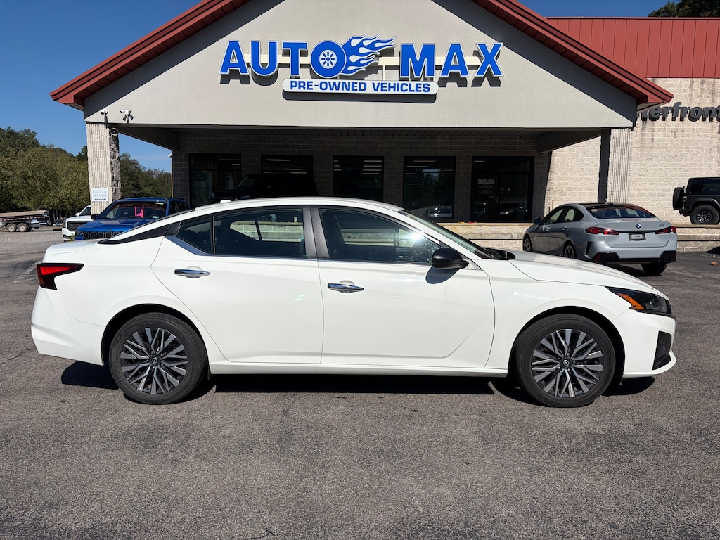 Used 2025 Nissan Altima SV Sedan