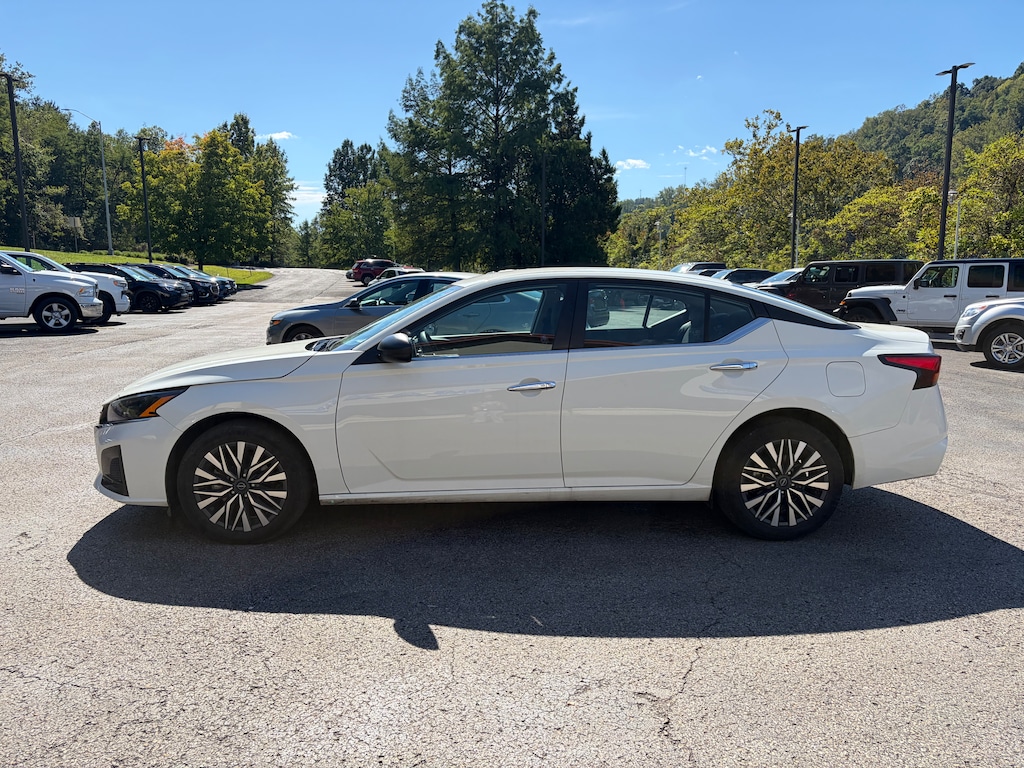 Used 2025 Nissan Altima SV Sedan