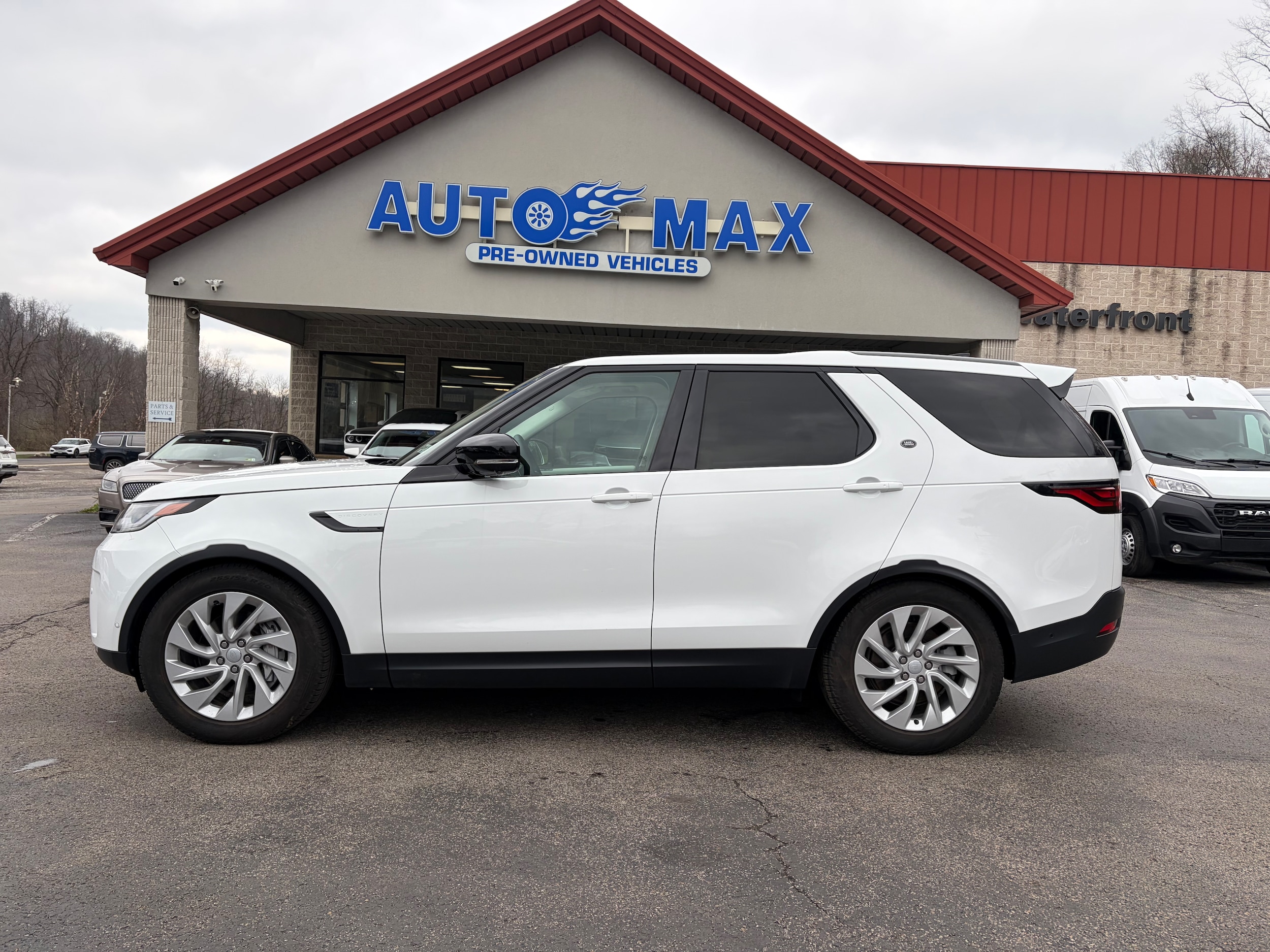 2025 Land Rover Discovery S