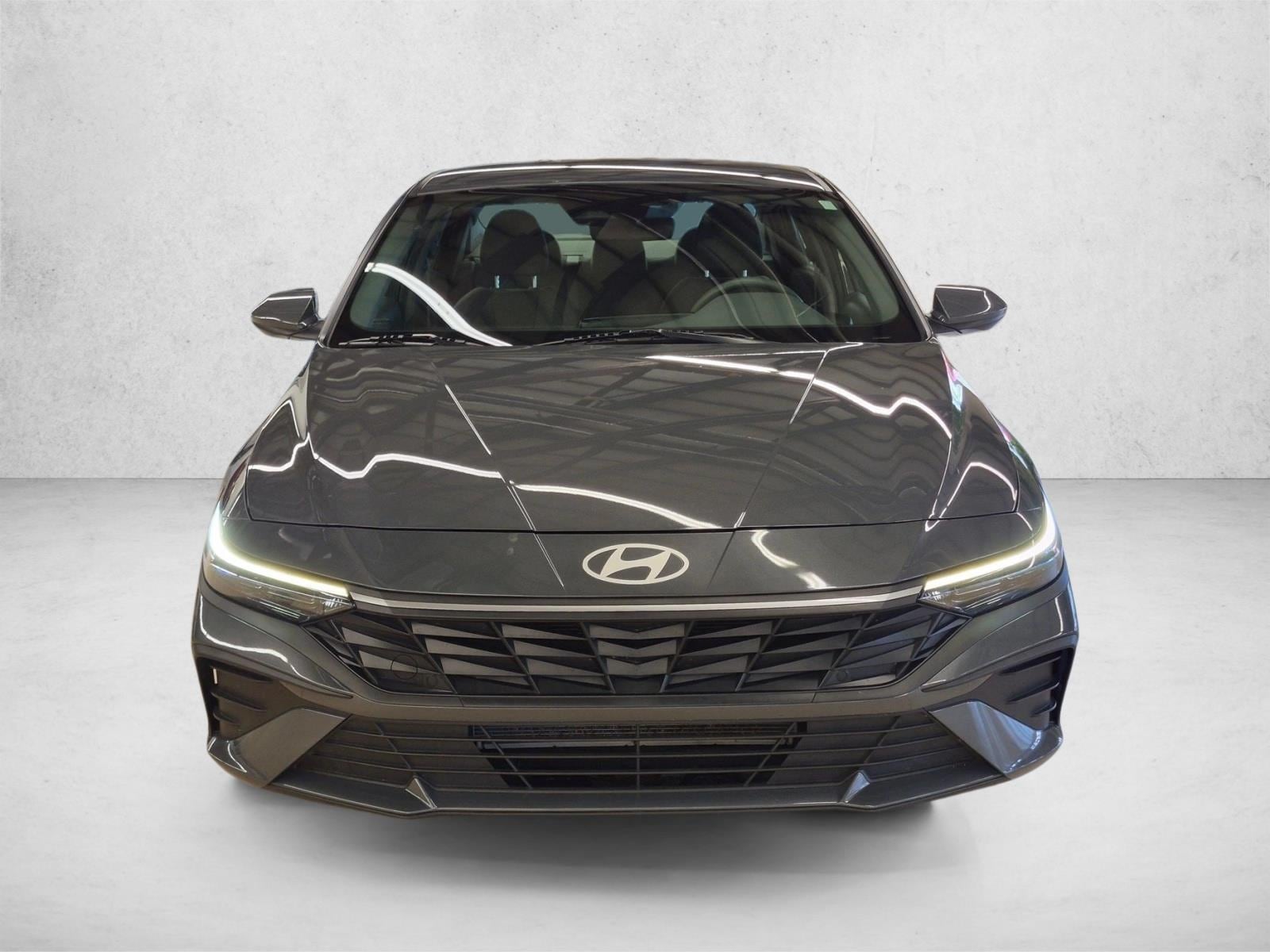 Certified 2025 Hyundai Elantra SE with VIN KMHLL4DG8SU949046 for sale in Amherst, OH