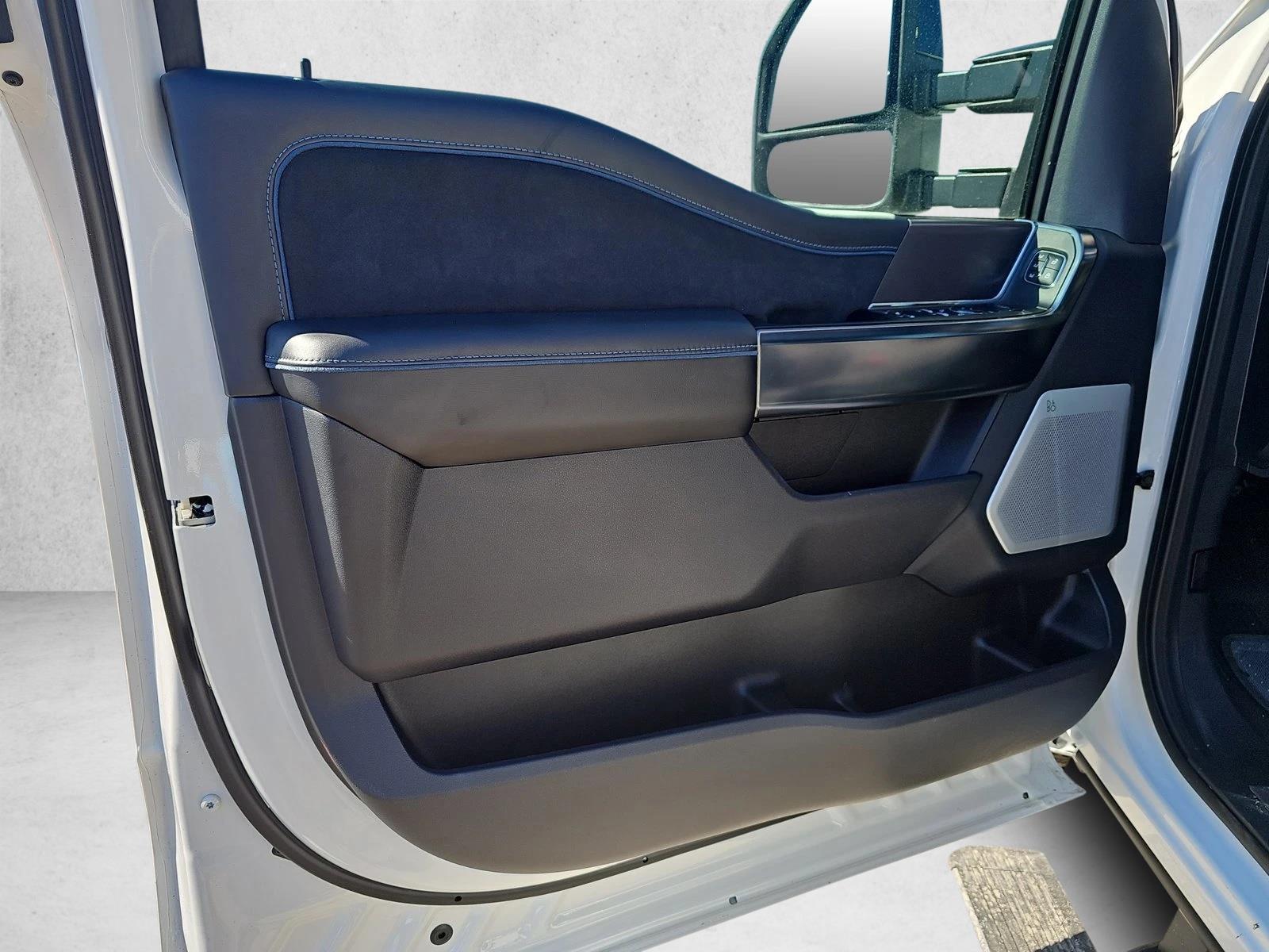 2026 Ford F-250 Super Duty Platinum - Photo 13