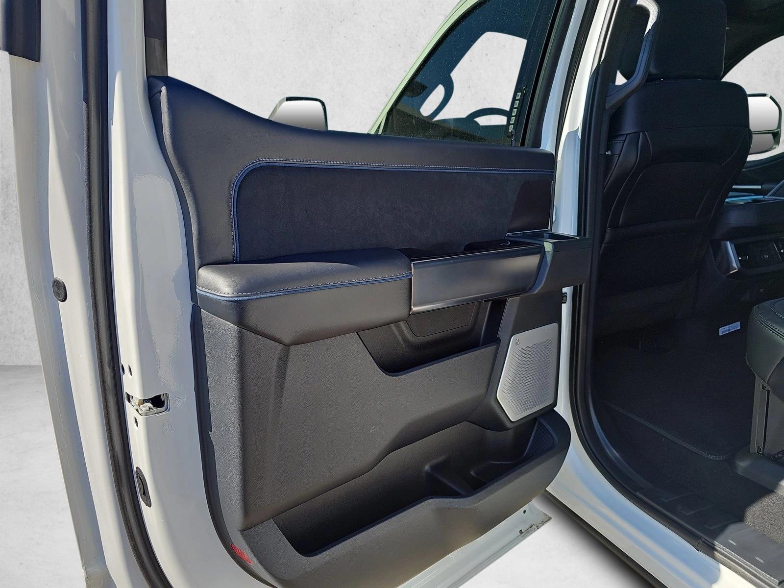 2026 Ford F-250 Super Duty Platinum - Photo 11