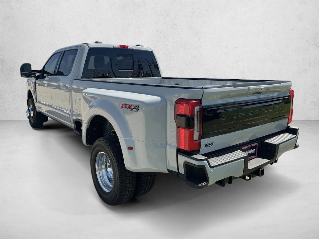 New 2026 Ford F-350 Platinum Truck Crew Cab