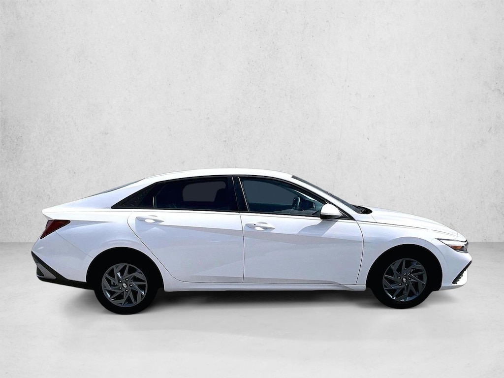 Used 2025 Hyundai Elantra Hybrid Blue Sedan