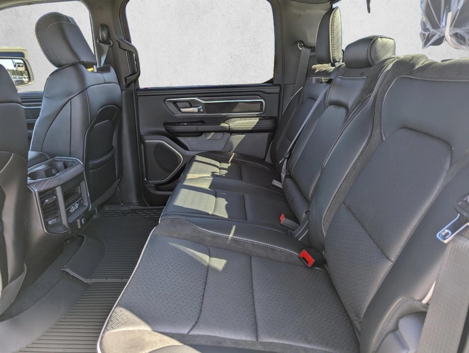 2026 RAM 1500 Laramie - Photo 25