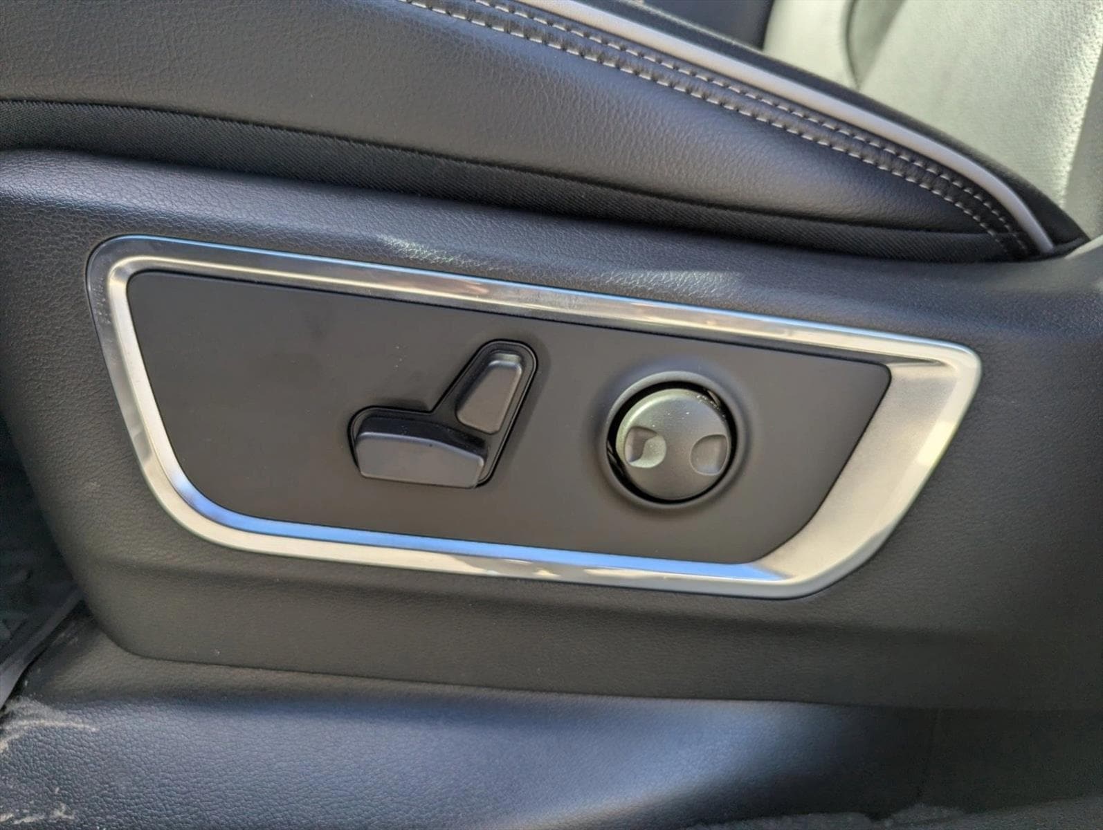 2026 RAM 1500 Laramie - Photo 11