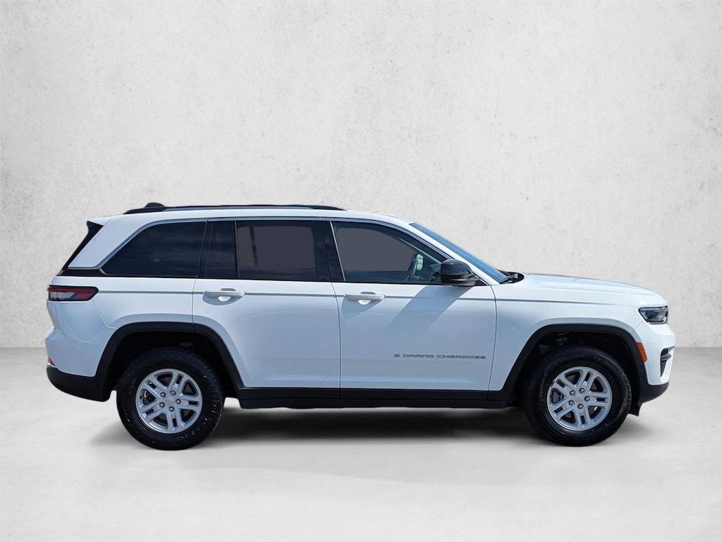 Used 2024 Jeep Grand Cherokee Laredo Sport Utility