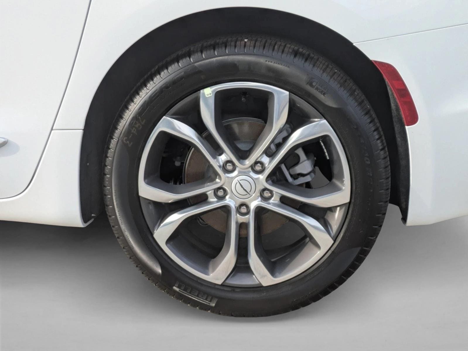 2026 Chrysler Pacifica Pinnacle - Photo 9