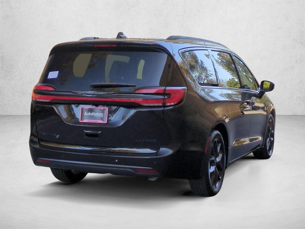New 2026 Chrysler Pacifica Limited Van Passenger Van