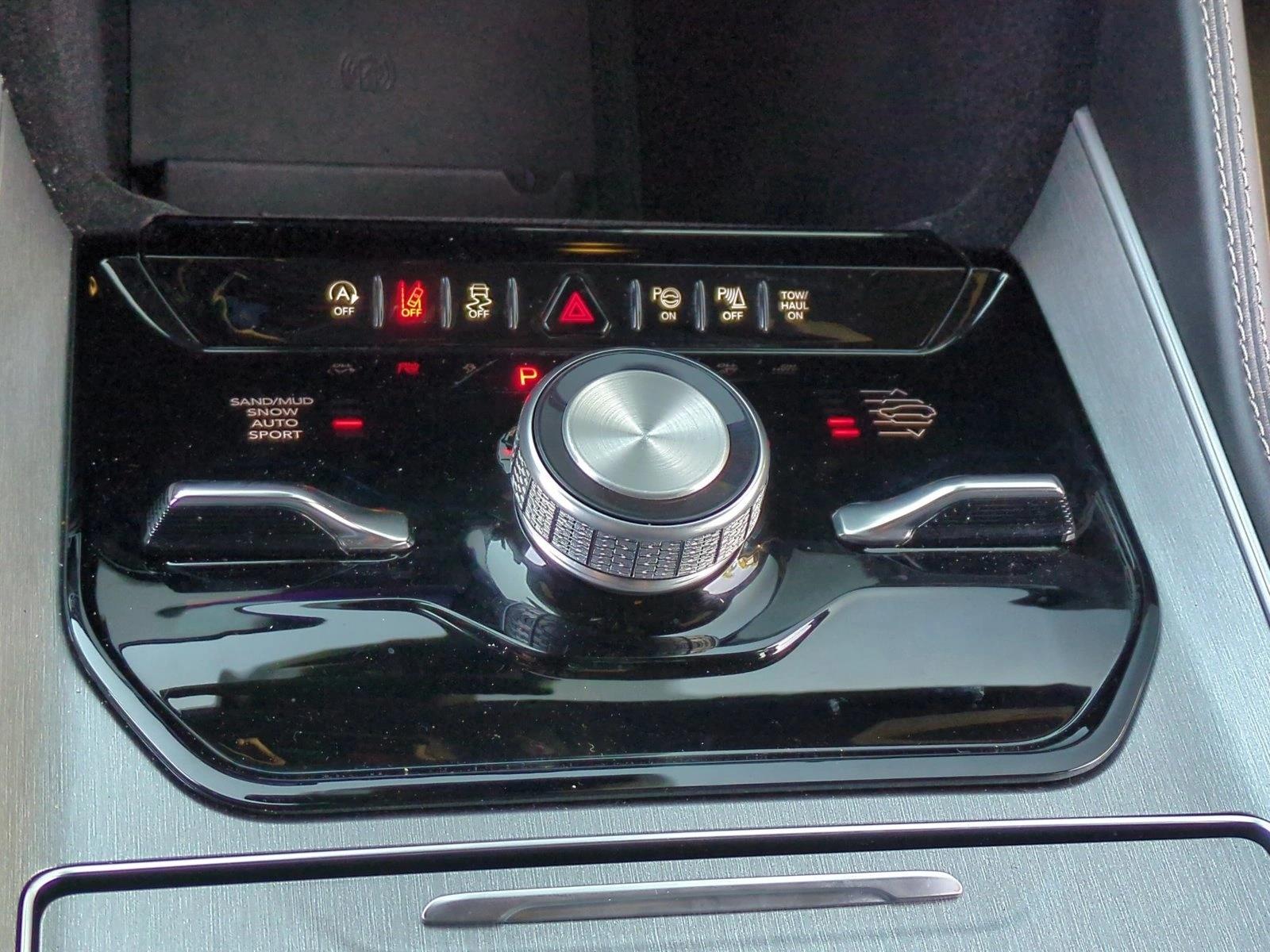 2025 Jeep Wagoneer Series III - Photo 12