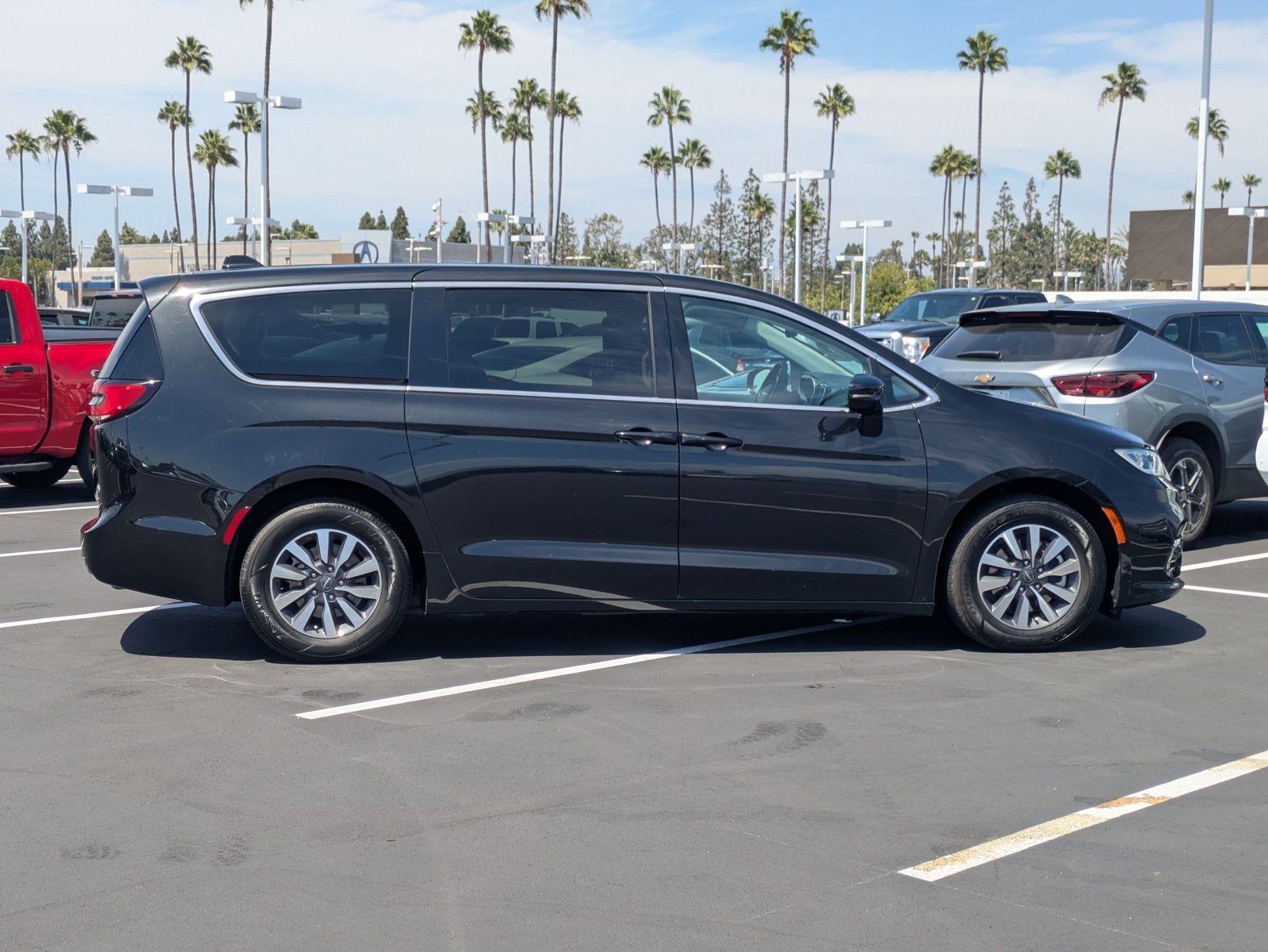 Used 2022 Chrysler Pacifica Hybrid Touring L Mini-van Passenger