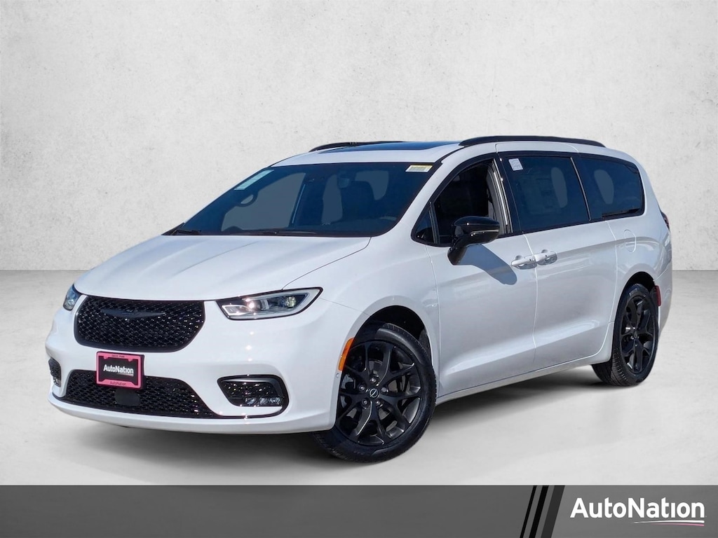 New 2026 Chrysler Pacifica Limited Van Passenger Van