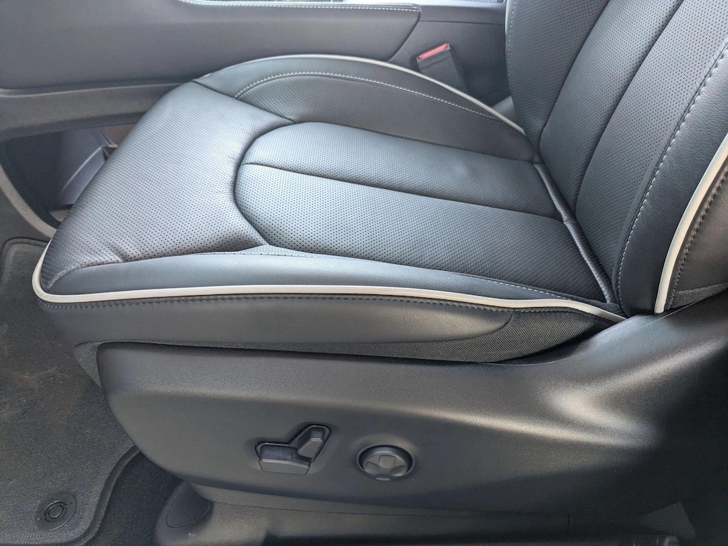 New 2026 Chrysler Pacifica Limited Van Passenger Van