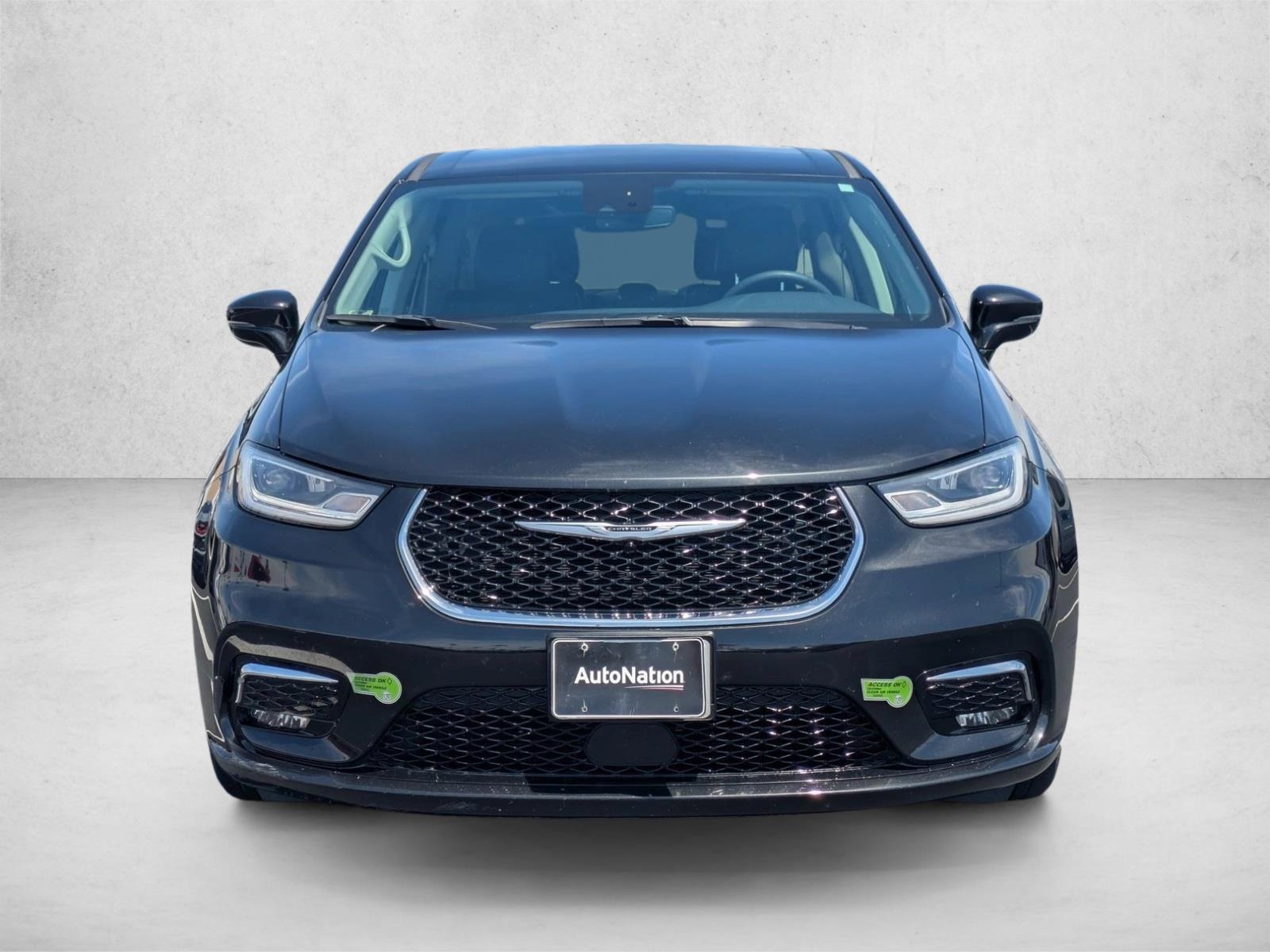 Used 2022 Chrysler Pacifica Hybrid Touring L Mini-van Passenger