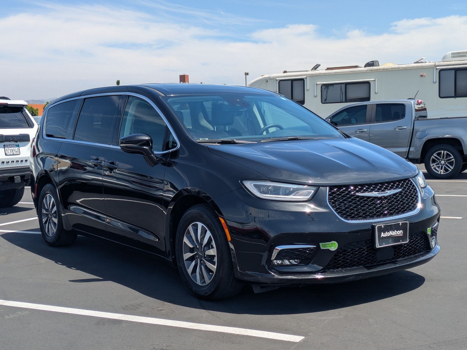 Used 2022 Chrysler Pacifica Hybrid Touring L Mini-van Passenger