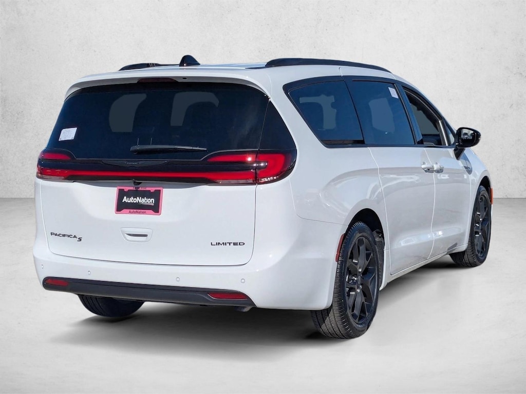 New 2026 Chrysler Pacifica Limited Van Passenger Van