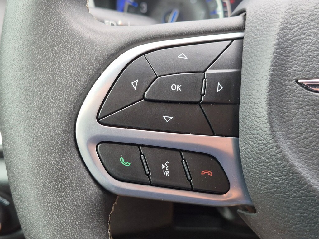 Used 2025 Chrysler Pacifica Select Van Passenger Van
