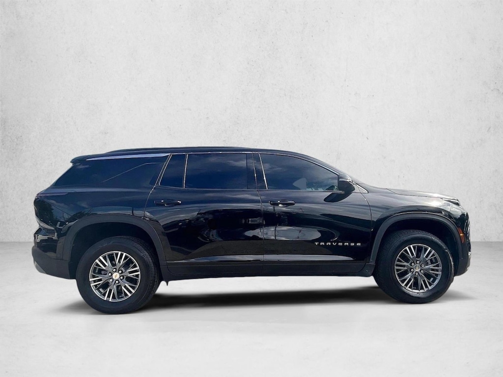 Used 2024 Chevrolet Traverse FWD LT SUV
