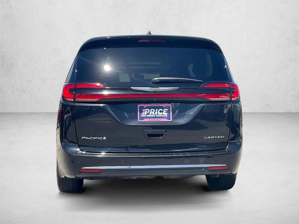 Used 2022 Chrysler Pacifica Limited Van Passenger Van
