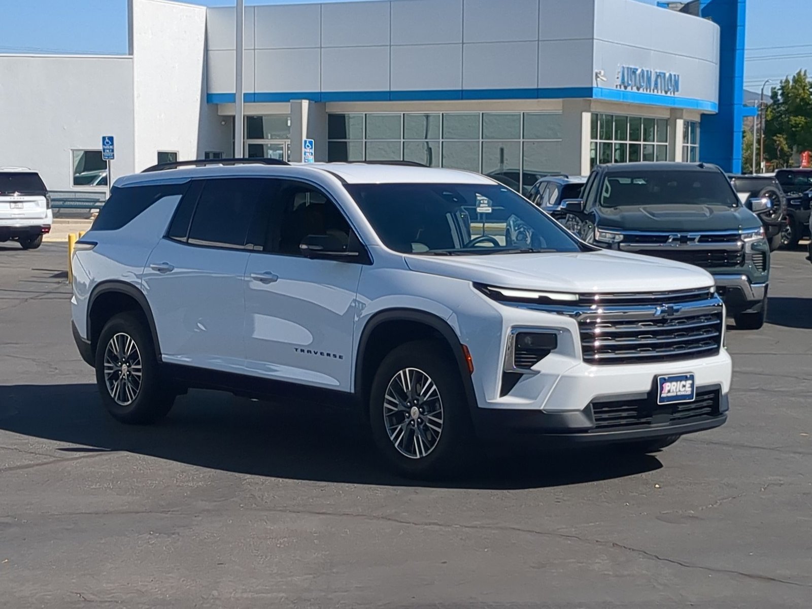 Used 2024 Chevrolet Traverse FWD LT SUV