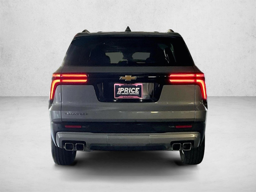 Used 2025 Chevrolet Traverse FWD LT SUV