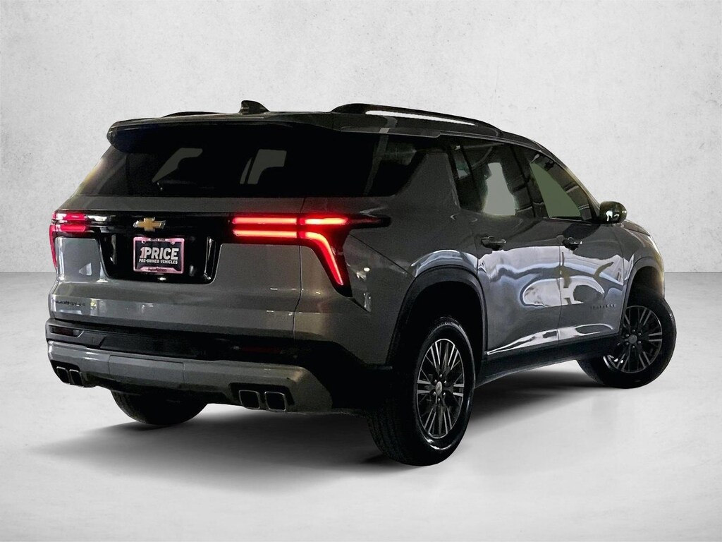 Used 2025 Chevrolet Traverse FWD LT SUV