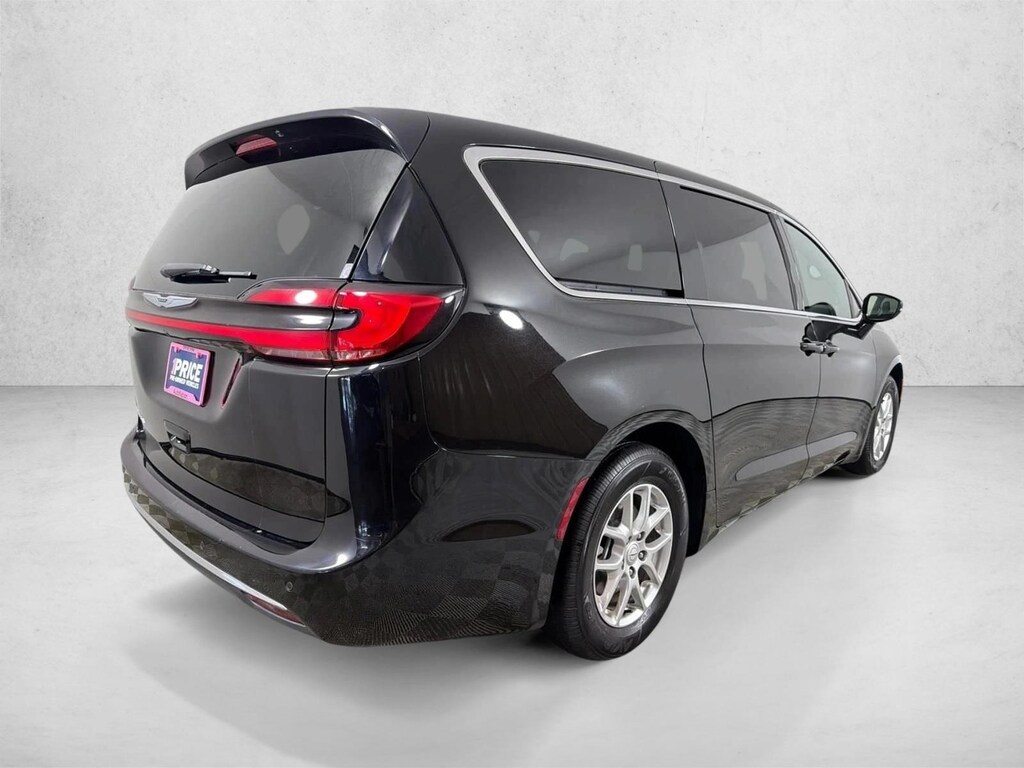 Used 2025 Chrysler Pacifica Select Van Passenger Van