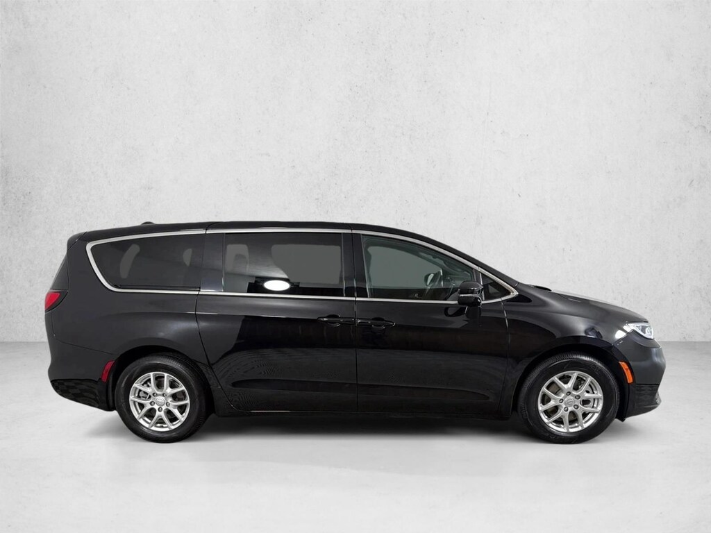 Used 2025 Chrysler Pacifica Select Van Passenger Van