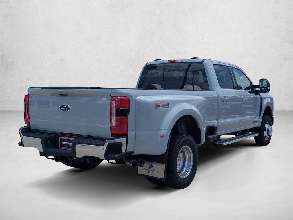 New 2026 Ford F-350 LARIAT Truck Crew Cab