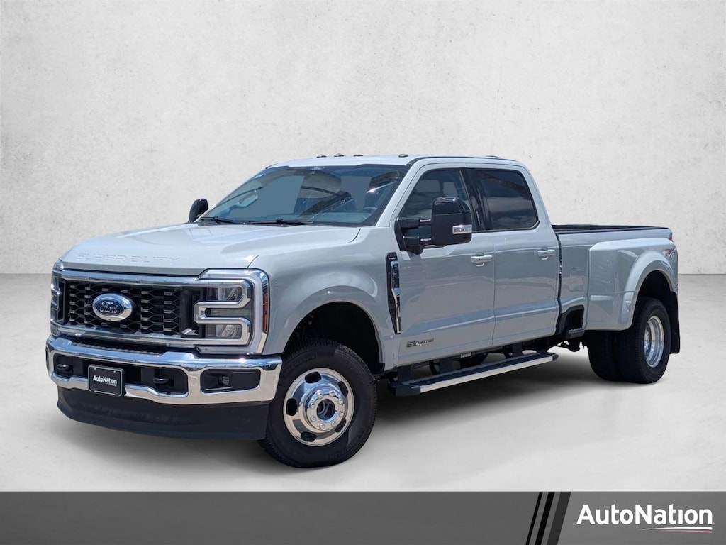 New 2026 Ford F-350 LARIAT Truck Crew Cab