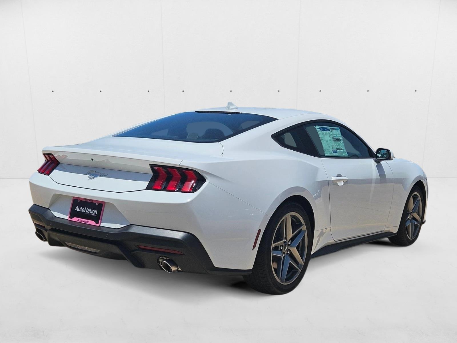 2025 Ford Mustang EcoBoost Fastback - Photo 2
