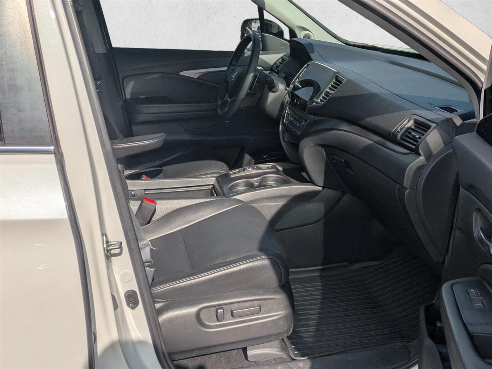 2022 Honda Pilot SE - Photo 18