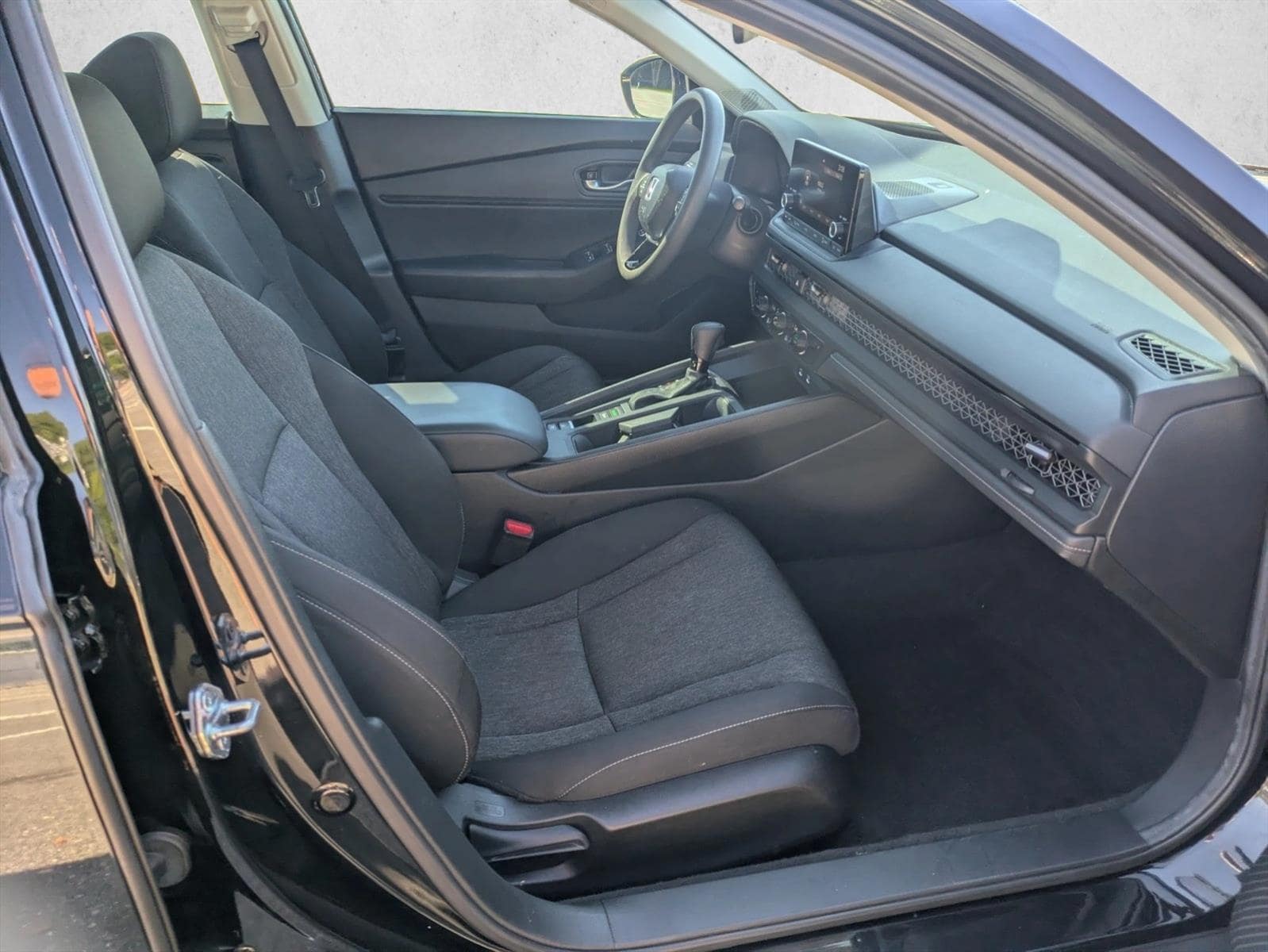 2025 Honda Accord SE - Photo 18