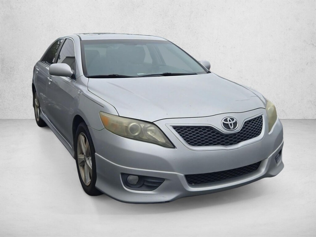 Used 2011 Toyota Camry SE Sedan