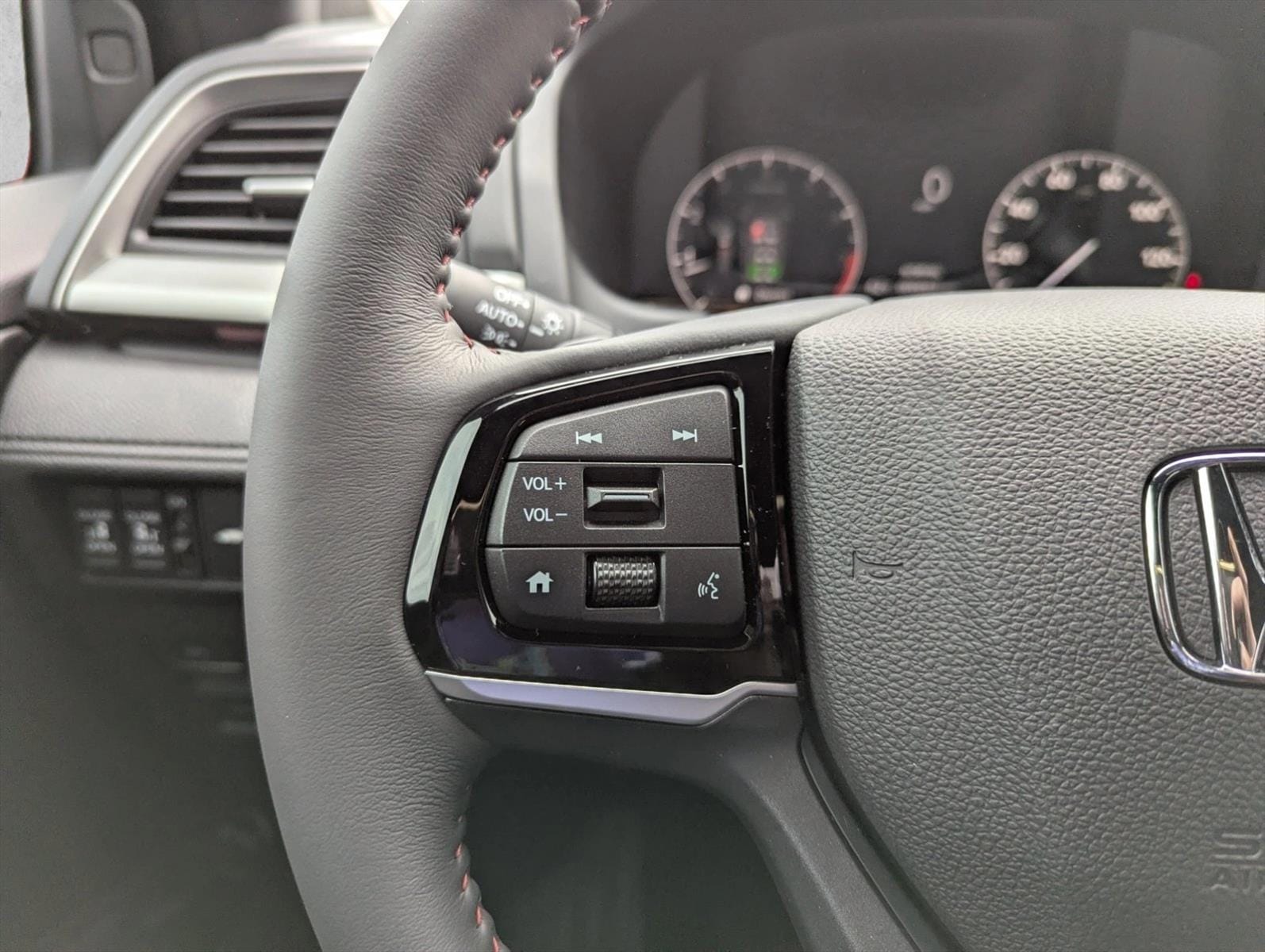2026 Honda Odyssey Sport L - Photo 13