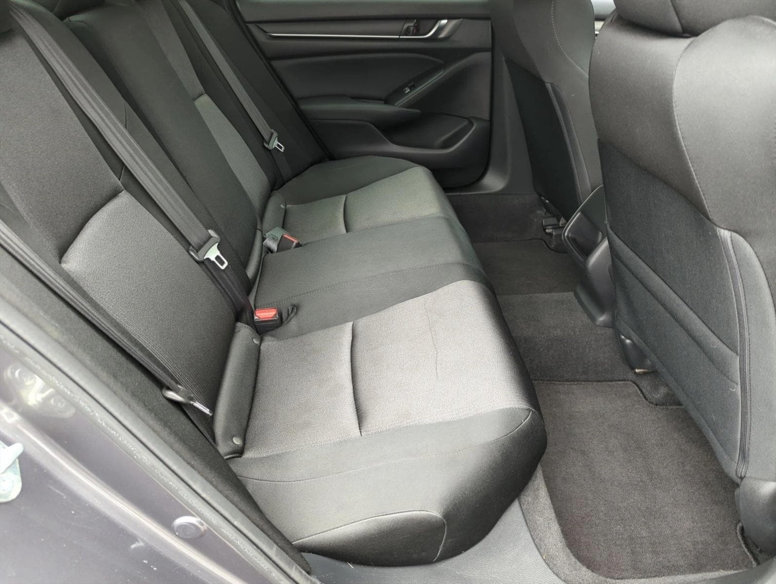 2018 Honda Accord LX - Photo 18